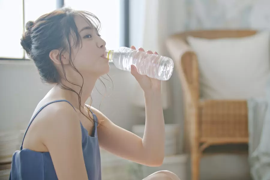 お肌のためには1日に水分はどれくらい必要 あしたの美肌 専門家による美容コラム